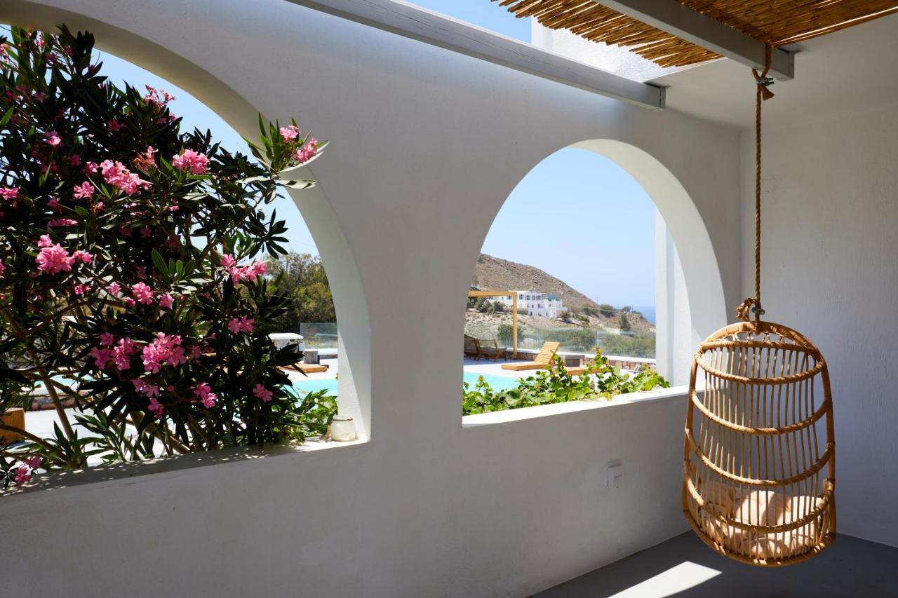 Symmetry Suites Akrotiri  Luaran gambar