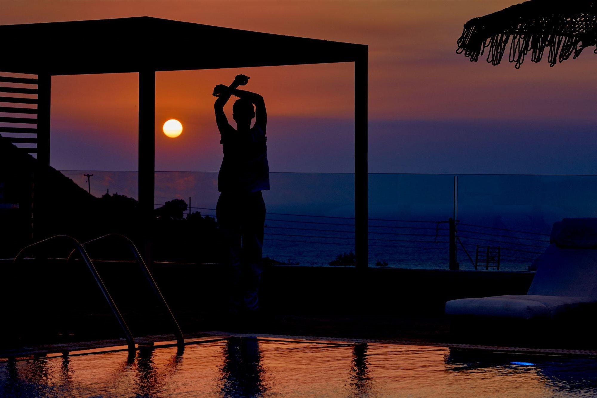 Symmetry Suites Akrotiri  Luaran gambar