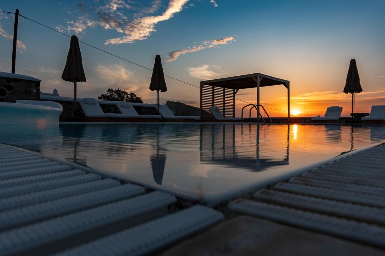 Symmetry Suites Akrotiri  Luaran gambar