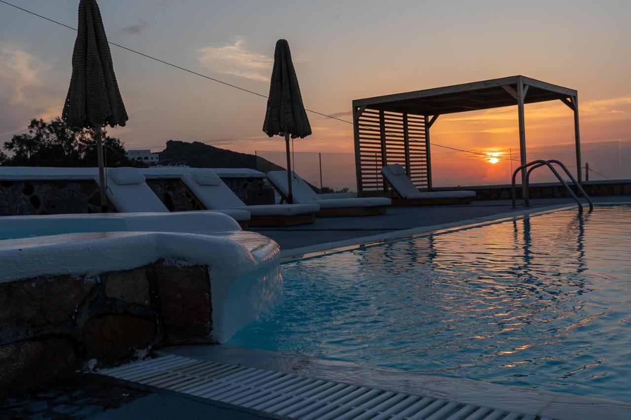 Symmetry Suites Akrotiri  Luaran gambar