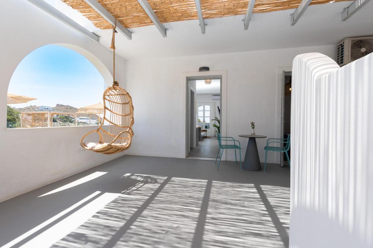 Symmetry Suites Akrotiri  Luaran gambar