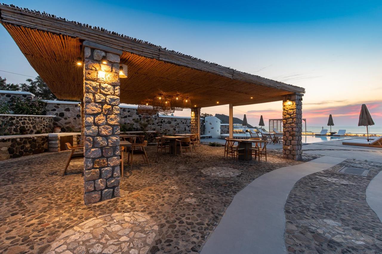 Symmetry Suites Akrotiri  Luaran gambar