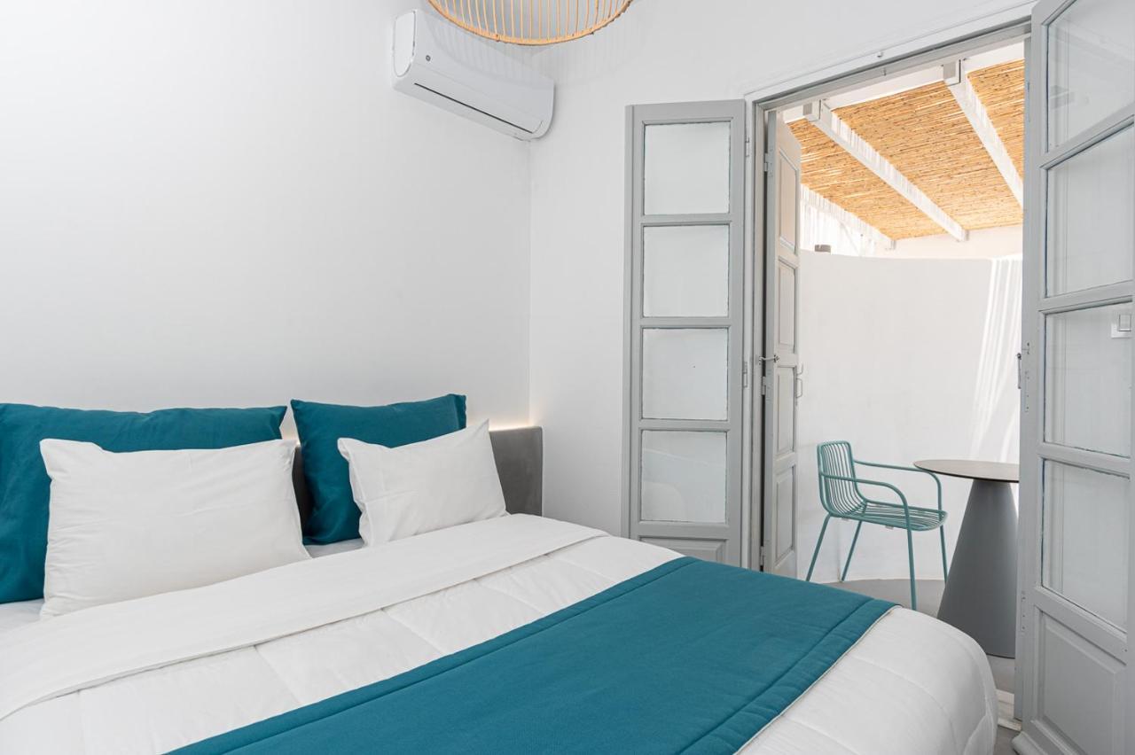 Symmetry Suites Akrotiri  Luaran gambar
